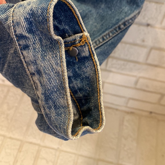 Vintage original Levi’s denim jacket from 90’s - Picture 6 of 10